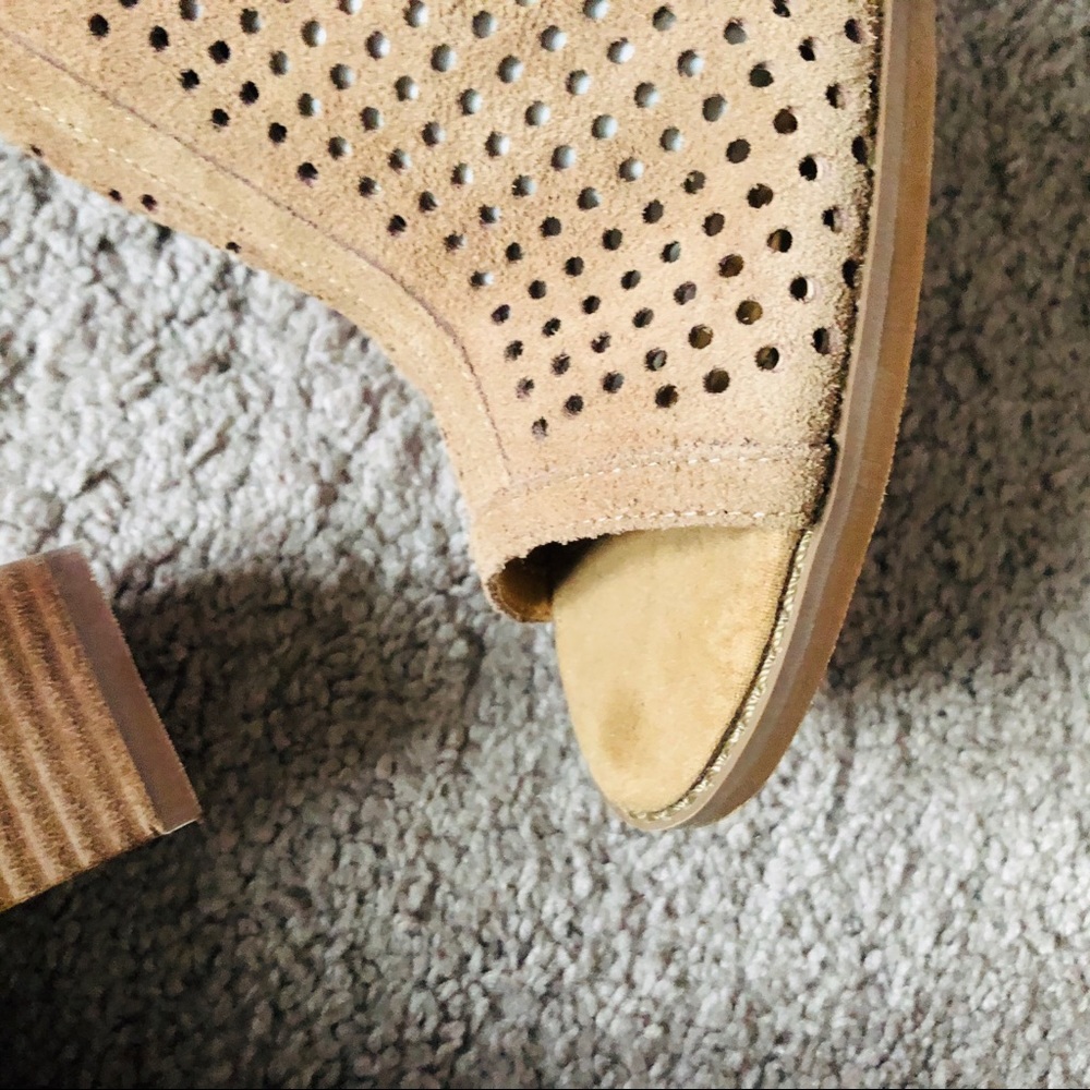 Tan Lucky Brand Heels - Picture 6 of 10